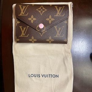 BRAND NEW-NEVER USED. VICTORINE WALLET Rose Ballerine Monogram